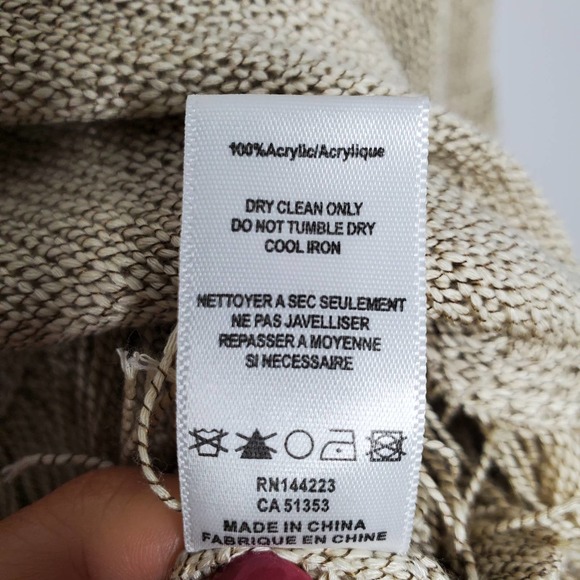 BISHOP + YOUNG • Oatmeal Beige V-neck Knit Fringe Sweater NEW Sz Medium - Picture 7 of 8